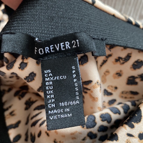 Forever21 cheetah print mini skirt - Picture 2 of 3